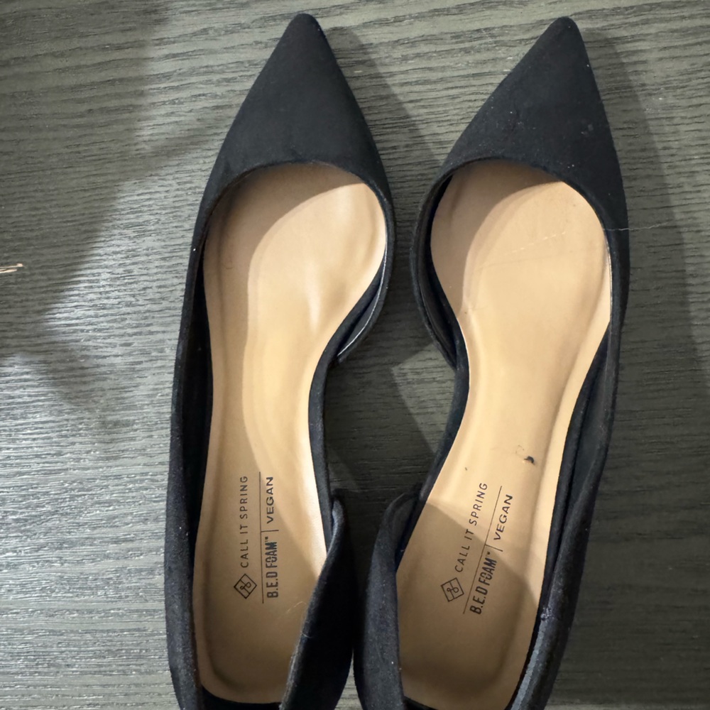 Black Pumps